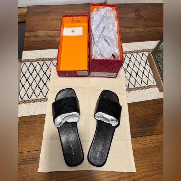 Brand new Tory Burch Black Logo Slide Sandals-Ines flat slide goat leather - Picture 3 of 10